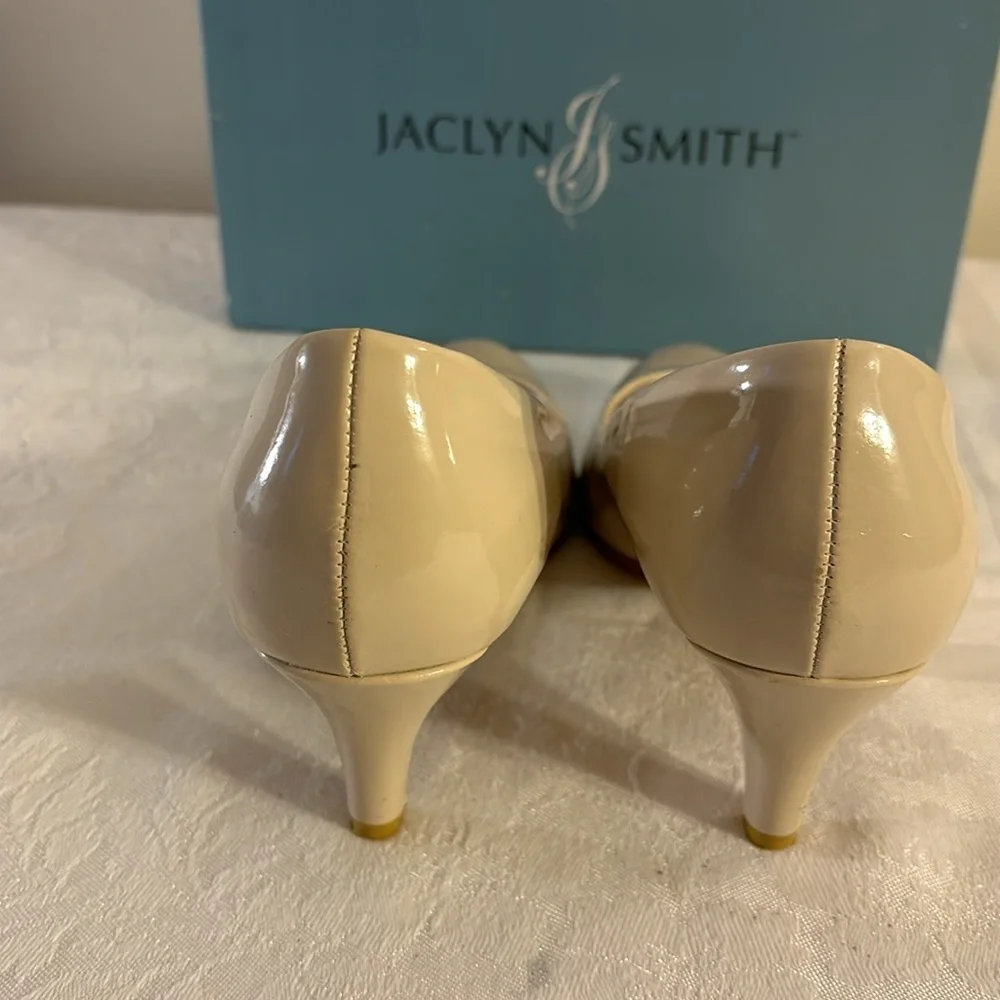 Jaclyn Smith Tabby Pumps Bone Patent Leather Sz 9.5